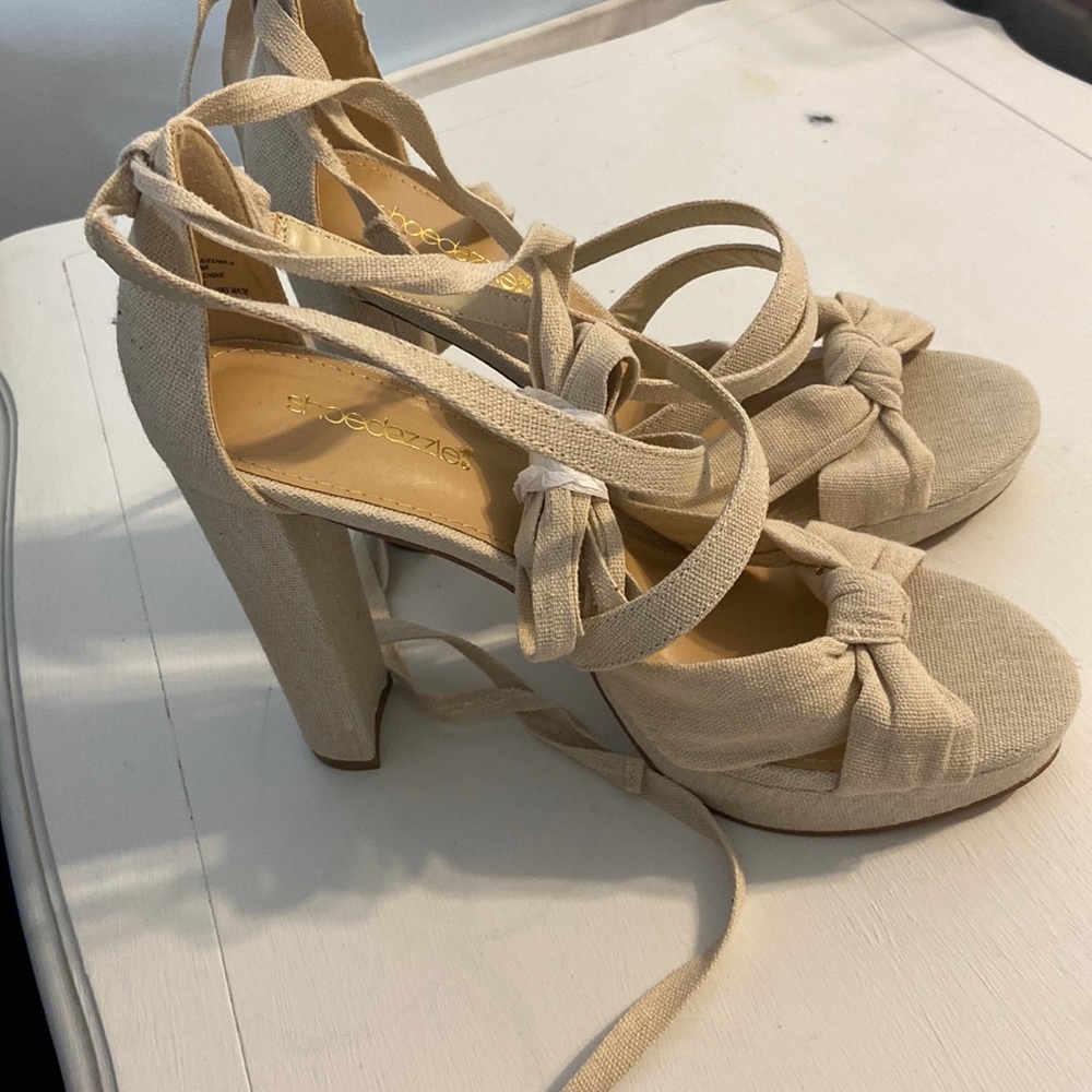 NEVER WORN Tan Lace Up Heels Size 9.5